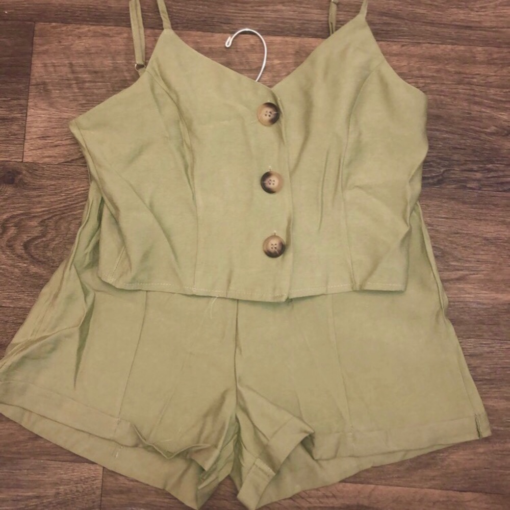 *NEW* Olive Green 2-Piece Set (tank/shorts) 😍😍